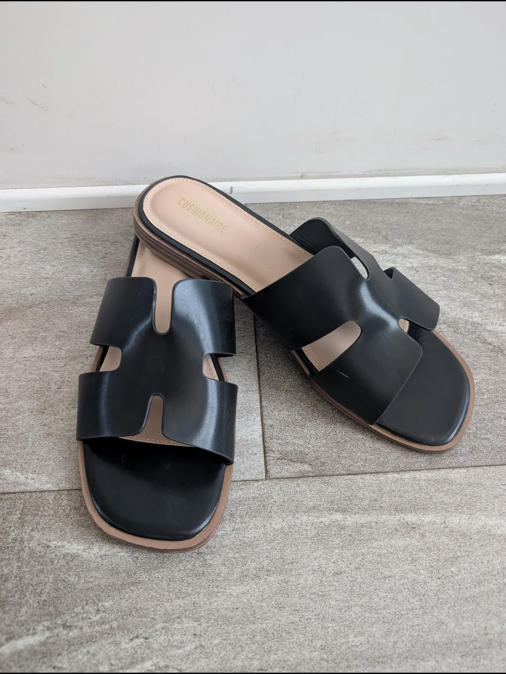 Black Cushionaire Cutout Slide Sandals for Women 10W